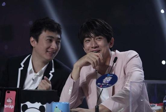 网友爆料刮脸板视频,揭秘恐怖真相！  第2张